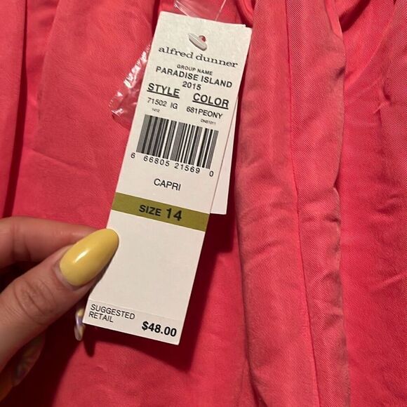 Alfred Dunner Women's Solid Pink Pull On Flat Front Capri Pants Size 14 NWT - Picture 6 of 8